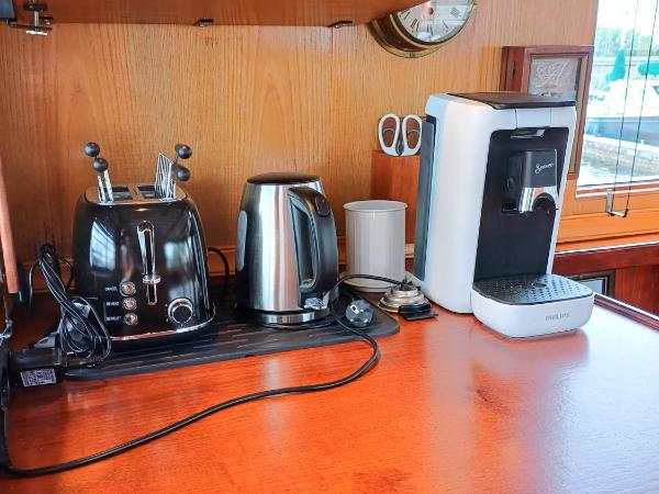 Motorjacht At Ease : photo 4 de la chambre mobile home