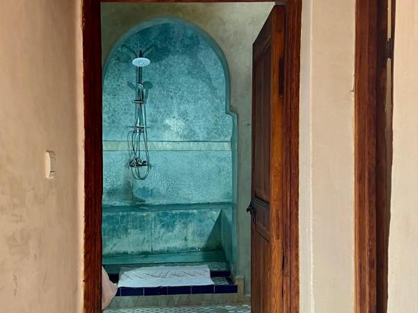 Dar Attajalli : photo 4 de la chambre chambre quadruple avec salle de bains privative