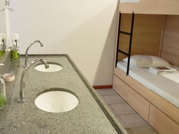 Angatu Hostel Service : photo 4 de la chambre lit simple dans dortoir pour hommes