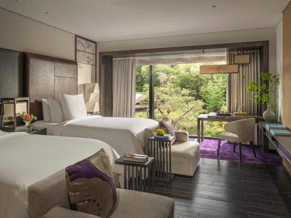 Four Seasons Hotel Kyoto : photo 1 de la chambre premier heritage garden room two double