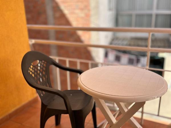 Hostal Sol Celeste : photo 3 de la chambre chambre double avec balcon