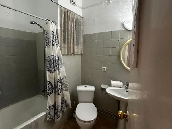 Hostal Sol Celeste : photo 4 de la chambre chambre double avec balcon