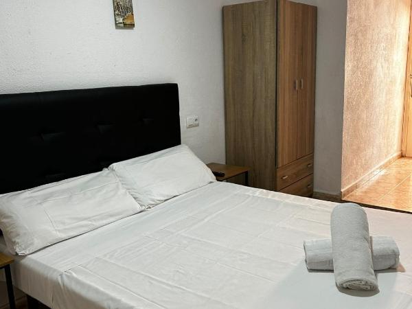 Hostal Sol Celeste : photo 2 de la chambre chambre double avec balcon