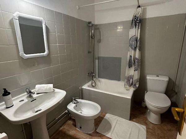 Hostal Sol Celeste : photo 9 de la chambre chambre double avec balcon