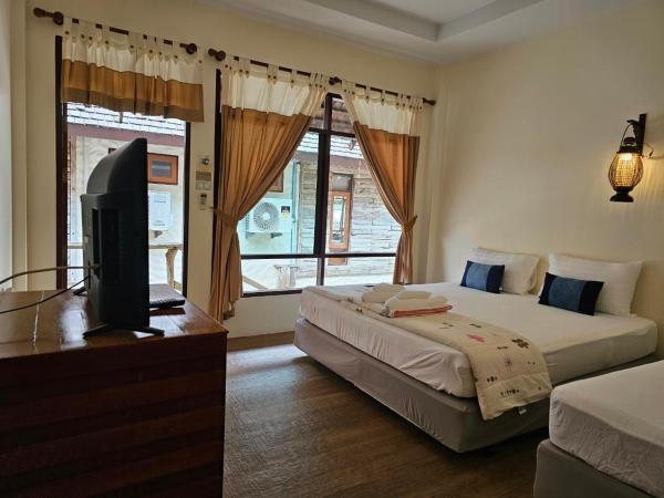 Salakphet Resort : photo 3 de la chambre hébergement supérieur avec galerie