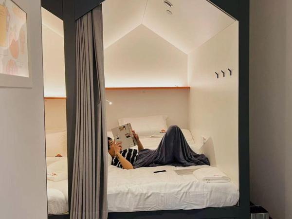 吃山02救赎青年旅店 : photo 5 de la chambre lit simple dans dortoir pour hommes