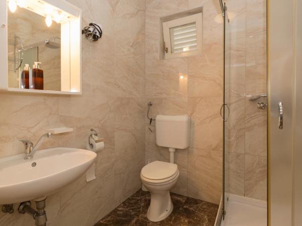 Rooms and Apartments Porto del Mar B & B : photo 10 de la chambre chambre double avec balcon