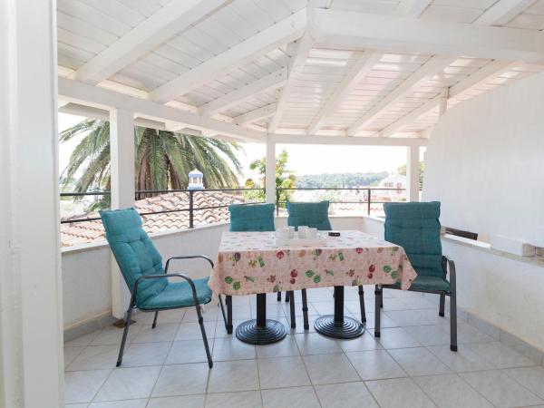 Rooms and Apartments Porto del Mar B & B : photo 9 de la chambre chambre quadruple - vue sur mer