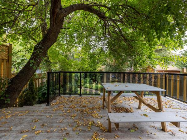 Vihome-119- Double bedrooms on up or 3 bedrooms in basement near Eglinton subway station : photo 6 de la chambre suite familiale deluxe