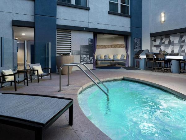 Cozy Apartment - 2BR 2BTH : photo 5 de la chambre appartement - vue sur jardin