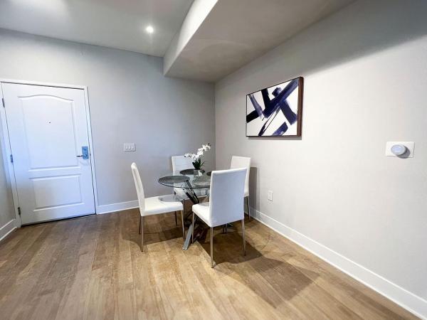 Cozy Apartment - 2BR 2BTH : photo 6 de la chambre appartement - vue sur jardin