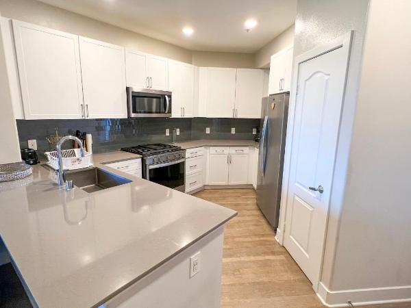 Cozy Apartment - 2BR 2BTH : photo 9 de la chambre appartement - vue sur jardin