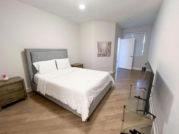 Cozy Apartment - 2BR 2BTH : photo 10 de la chambre appartement - vue sur jardin