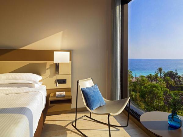 AC Hotel by Marriott Nice : photo 3 de la chambre chambre king deluxe- vue partielle sur mer