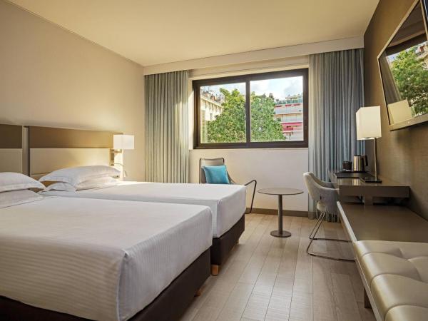 AC Hotel by Marriott Nice : photo 1 de la chambre chambre lits jumeaux classique avec vue sur la ville