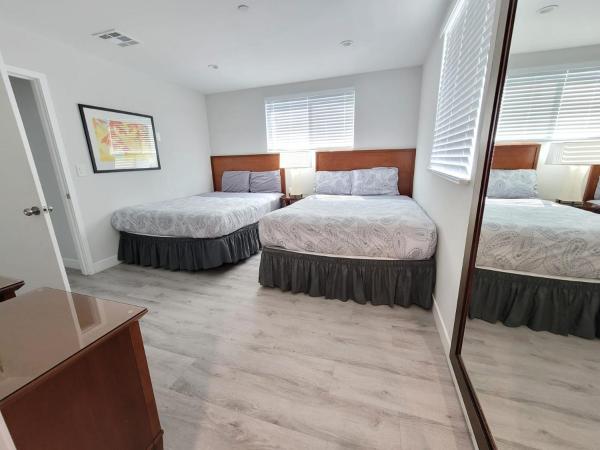 Hollywood Homes minutes to everything SPACIOUS AND FREE PARKING : photo 3 de la chambre three-bedroom deluxe townhouse at andrews