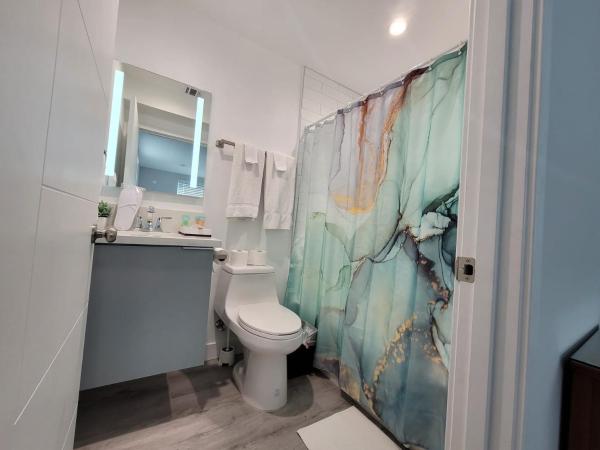 Hollywood Homes minutes to everything SPACIOUS AND FREE PARKING : photo 6 de la chambre three-bedroom deluxe townhouse at andrews