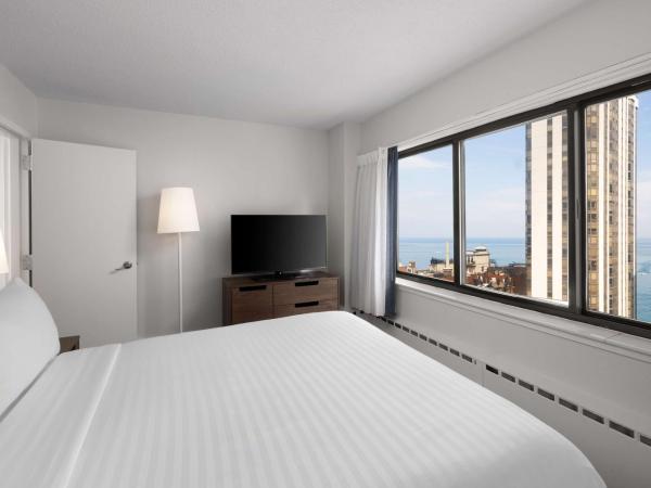 Sonesta ES Suites Chicago Downtown Magnificent Mile Medical : photo 3 de la chambre two bedroom suite - king + queen - lake view