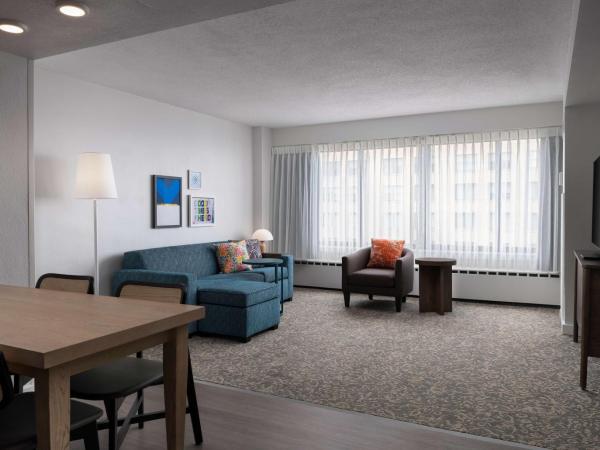 Sonesta ES Suites Chicago Downtown Magnificent Mile Medical : photo 3 de la chambre suite 2 chambres avec lit king-size et lit queen-size