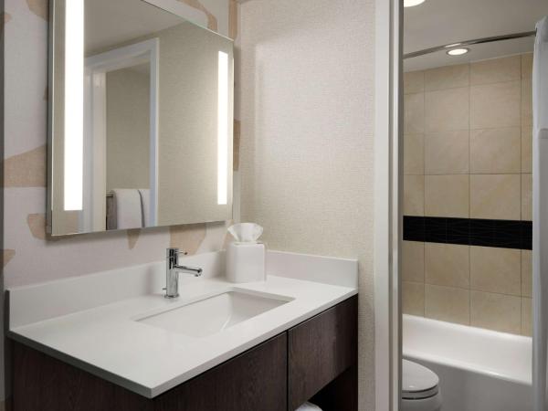 Sonesta ES Suites Chicago Downtown Magnificent Mile Medical : photo 7 de la chambre suite 2 chambres avec lit king-size et lit queen-size