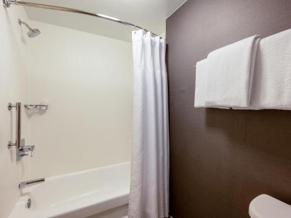 Courtyard Columbus Airport : photo 9 de la chambre chambre avec 2 grands lits queen-size 