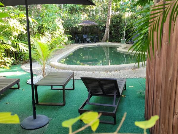 Travellers Paradise : photo 7 de la chambre chambre triple avec salle de bains commune
