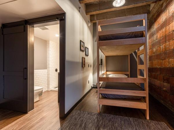 Moxy Nashville Downtown : photo 1 de la chambre chambre lits jumeaux - sans fenêtre