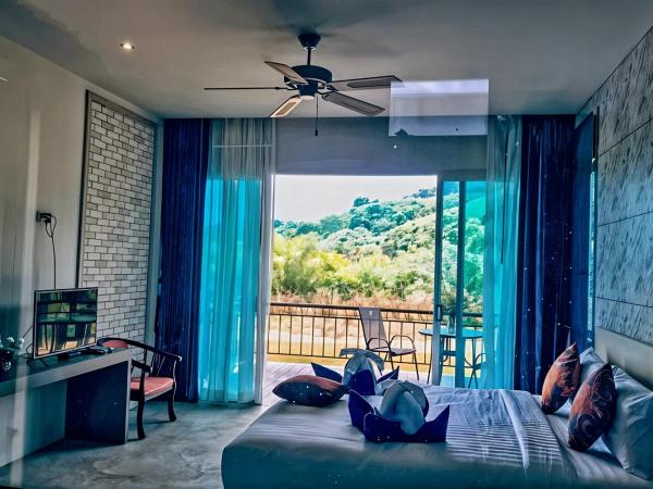Ko Lanta Amantra Lake View Resort : photo 1 de la chambre chambre double avec terrasse