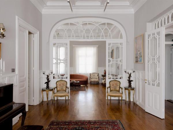 Victoria Mansion A Luxurious Neoclassical Experience : photo 10 de la chambre four-bedroom luxury apartment