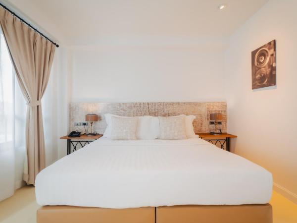 Xinlor House - Phuket Old Town : photo 9 de la chambre suite avec jacuzzi