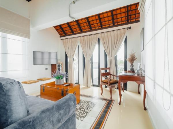 Xinlor House - Phuket Old Town : photo 6 de la chambre suite avec jacuzzi