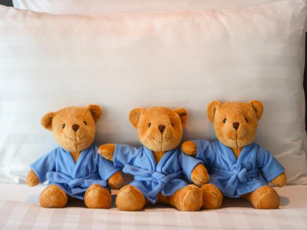 Golden Tulip Mandison Suites : photo 6 de la chambre suite lit king-size familiale