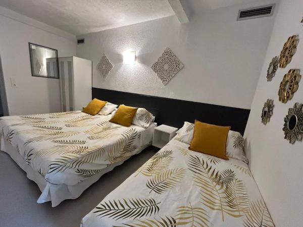 Hostal Berlin : photo 1 de la chambre economy triple room without window