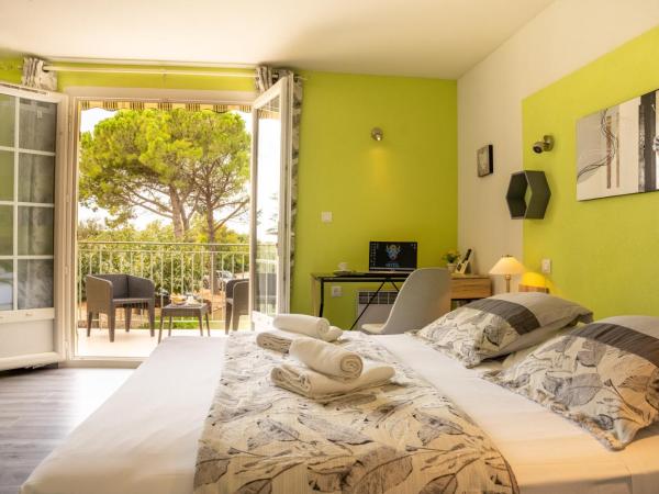 Logis Hotel des Granges : photo 3 de la chambre chambre double supérieure avec balcon ou terrasse