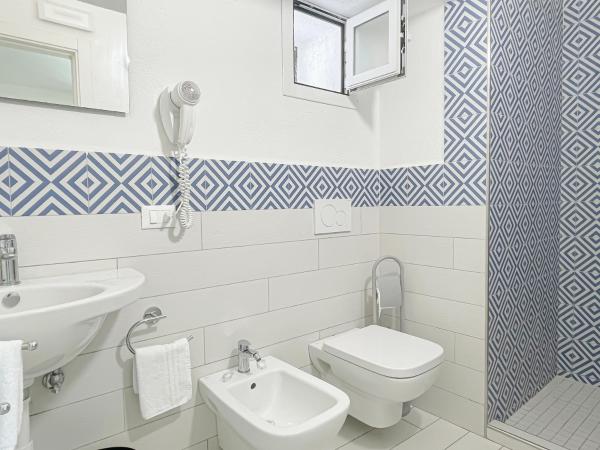 Hotel Lord Byron : photo 7 de la chambre chambre double - annexe