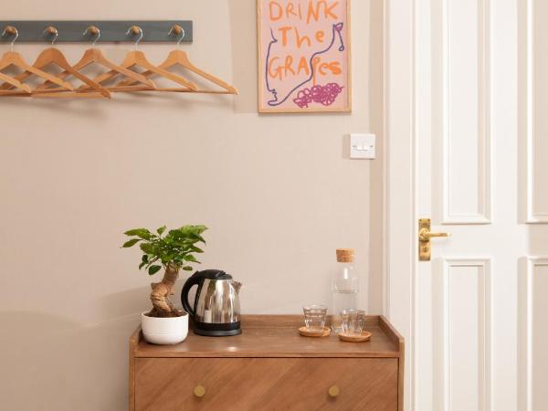 Celentano's Restaurant with Rooms : photo 4 de la chambre chambre lit king-size de luxe