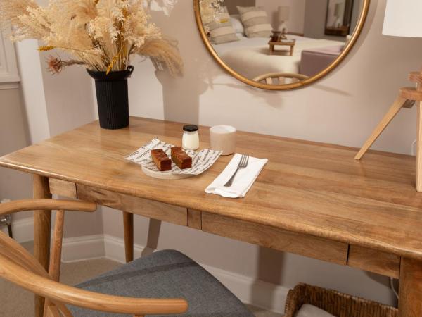 Celentano's Restaurant with Rooms : photo 2 de la chambre chambre lit king-size de luxe