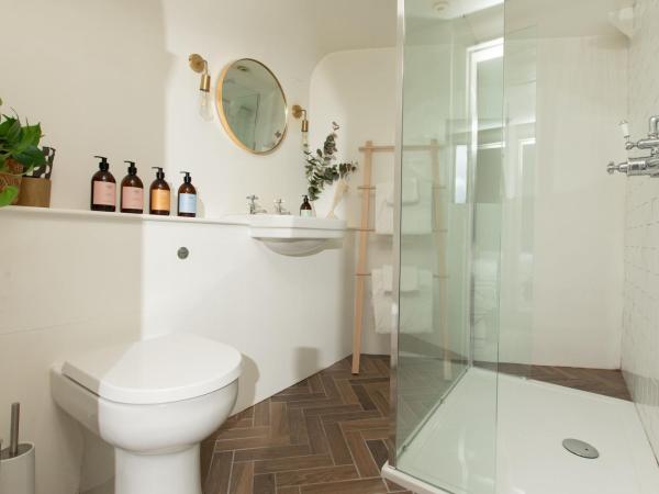 Celentano's Restaurant with Rooms : photo 6 de la chambre chambre lit king-size