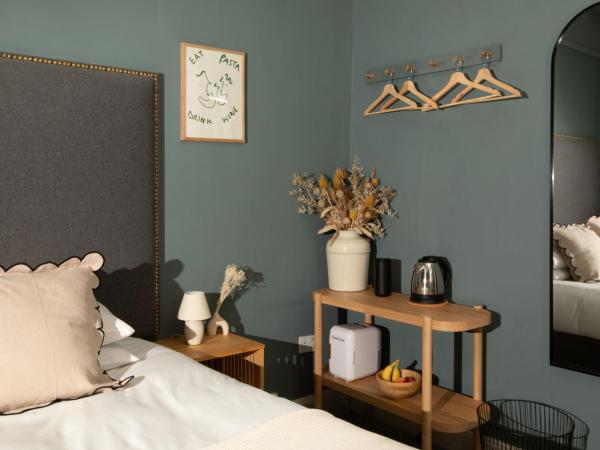 Celentano's Restaurant with Rooms : photo 4 de la chambre chambre lit king-size