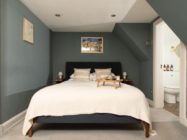 Celentano's Restaurant with Rooms : photo 2 de la chambre chambre lit king-size