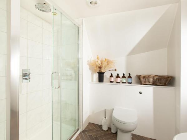 Celentano's Restaurant with Rooms : photo 9 de la chambre chambre lit king-size de luxe