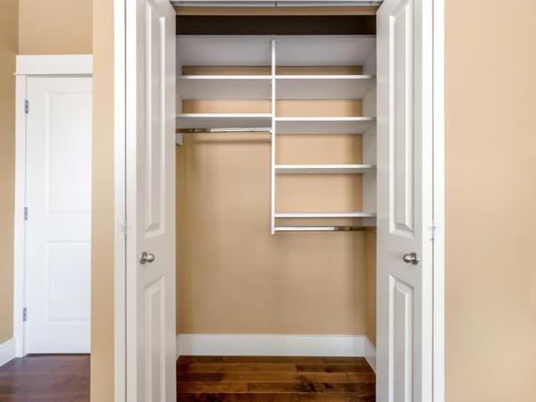 Luxurious Dream House : photo 3 de la chambre chambre lit queen-size avec salle de bains commune 