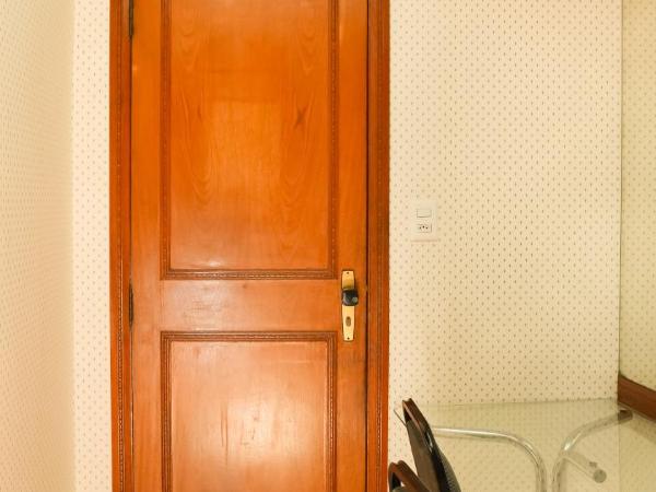 Midway Hotel : photo 3 de la chambre suite familiale