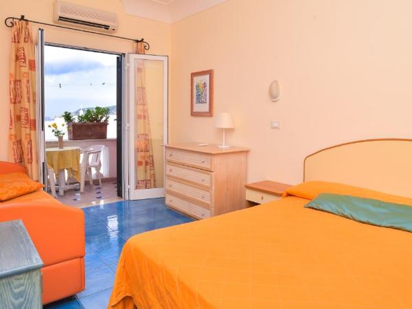 Hotel Terme Zi Carmela : photo 2 de la chambre chambre triple