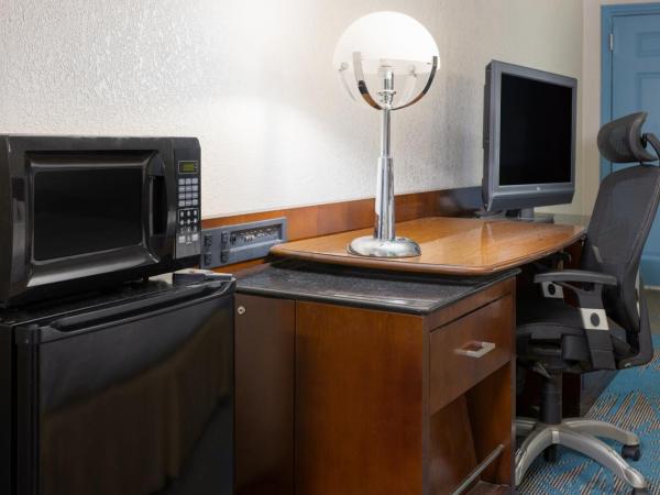 Days Inn by Wyndham Columbia : photo 1 de la chambre chambre lit king-size - non-fumeurs