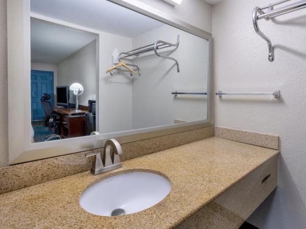 Days Inn by Wyndham Columbia : photo 4 de la chambre chambre lit king-size - non-fumeurs