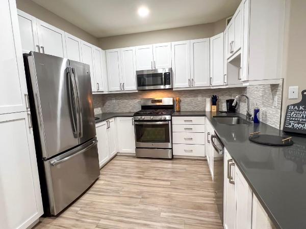 Modern Apartment in Trendy Area : photo 7 de la chambre appartement - vue sur jardin