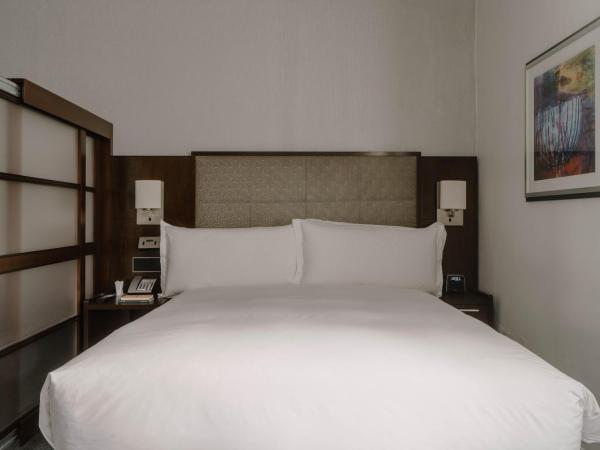 Club Quarters Hotel Trafalgar Square, London : photo 3 de la chambre petite chambre lit queen-size