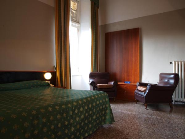 Hotel Villa Bonera : photo 6 de la chambre chambre double ou lits jumeaux avec salle de bains privative