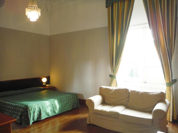 Hotel Villa Bonera : photo 5 de la chambre chambre double ou lits jumeaux avec salle de bains privative